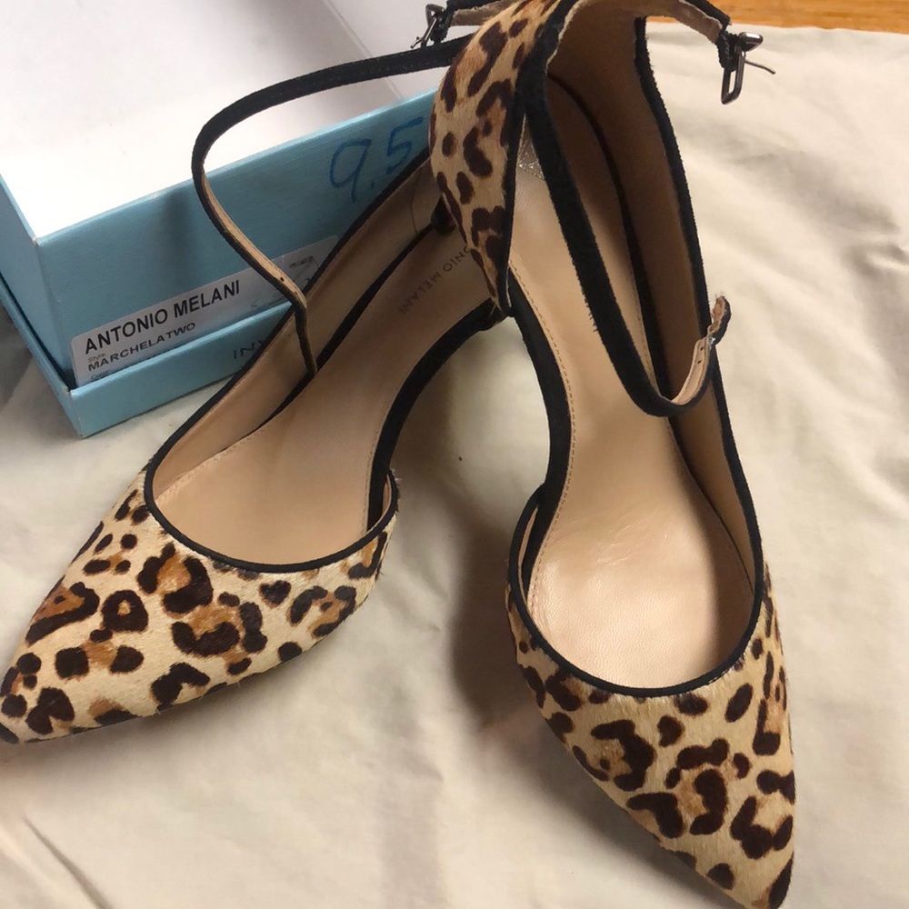 Antonio melani 9,5 giraffe print heel like new